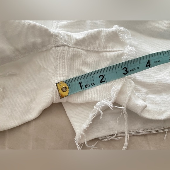 Old Navy Boyfriend White Jean Shorts Size 6 - Picture 6 of 7